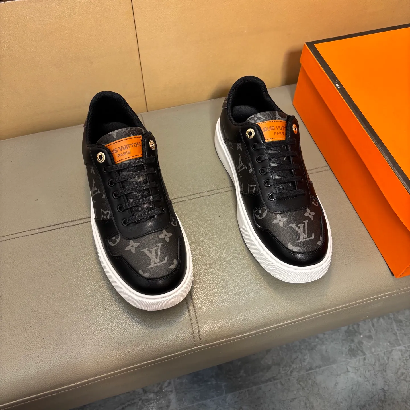 Men's shoes P400 🔆🔆👉【LV Louis Vuitton】The latest men's casual and fashionable men's shoes👟Best for all seasons💥Simple and elegant style, exclusive for trendy men, unique latest brand elements👑High-quality imported printed leather upper + cowhide, pigskin feet, fashionable and generous✅wear-resistant rubber outsole! Actual shooting🎬38-44